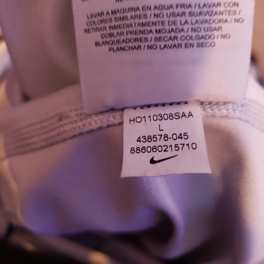 Nike Dri-Fit Razor Back Tank with Built in Bra Size L - Picture 6 of 6